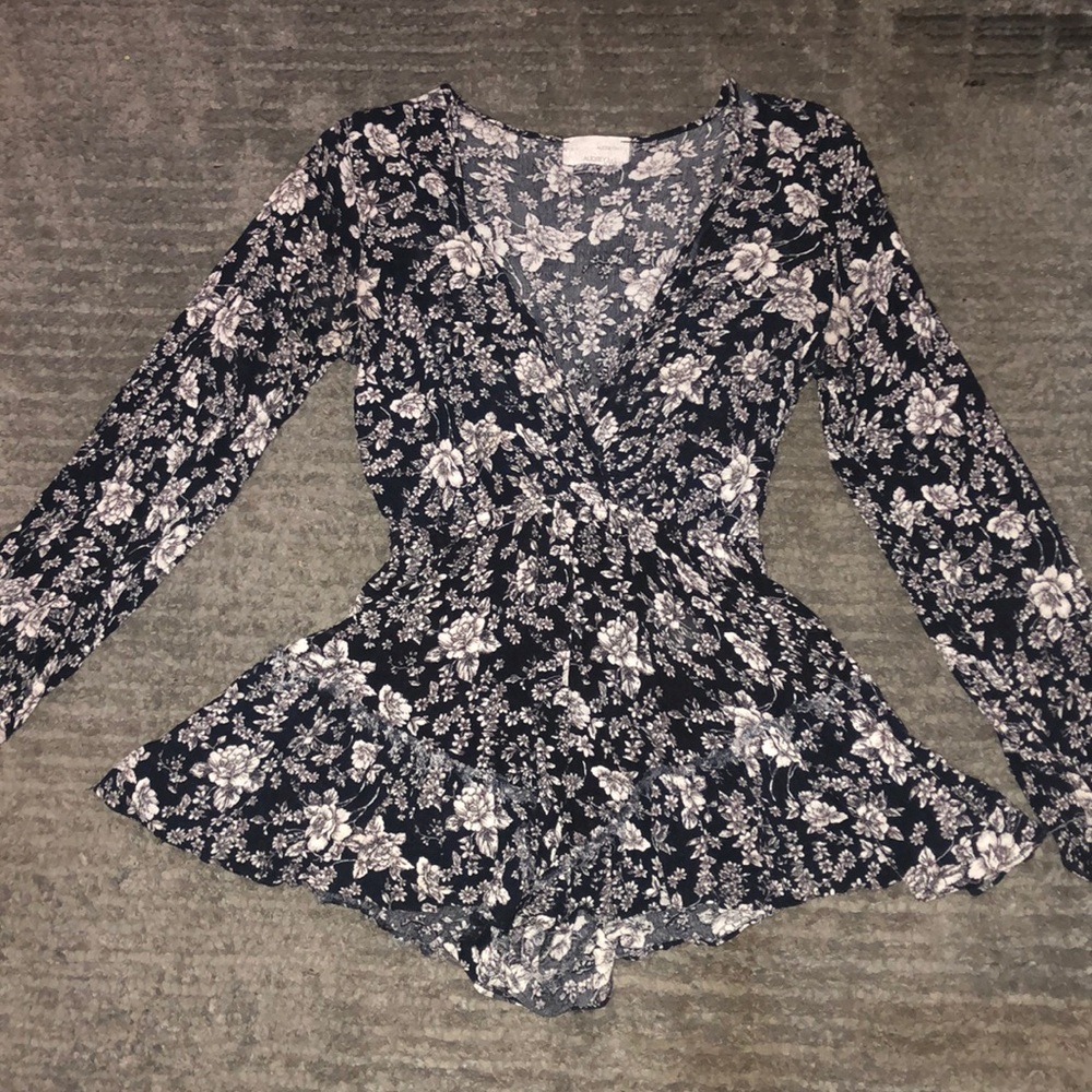 Floral bell sleeve short romper